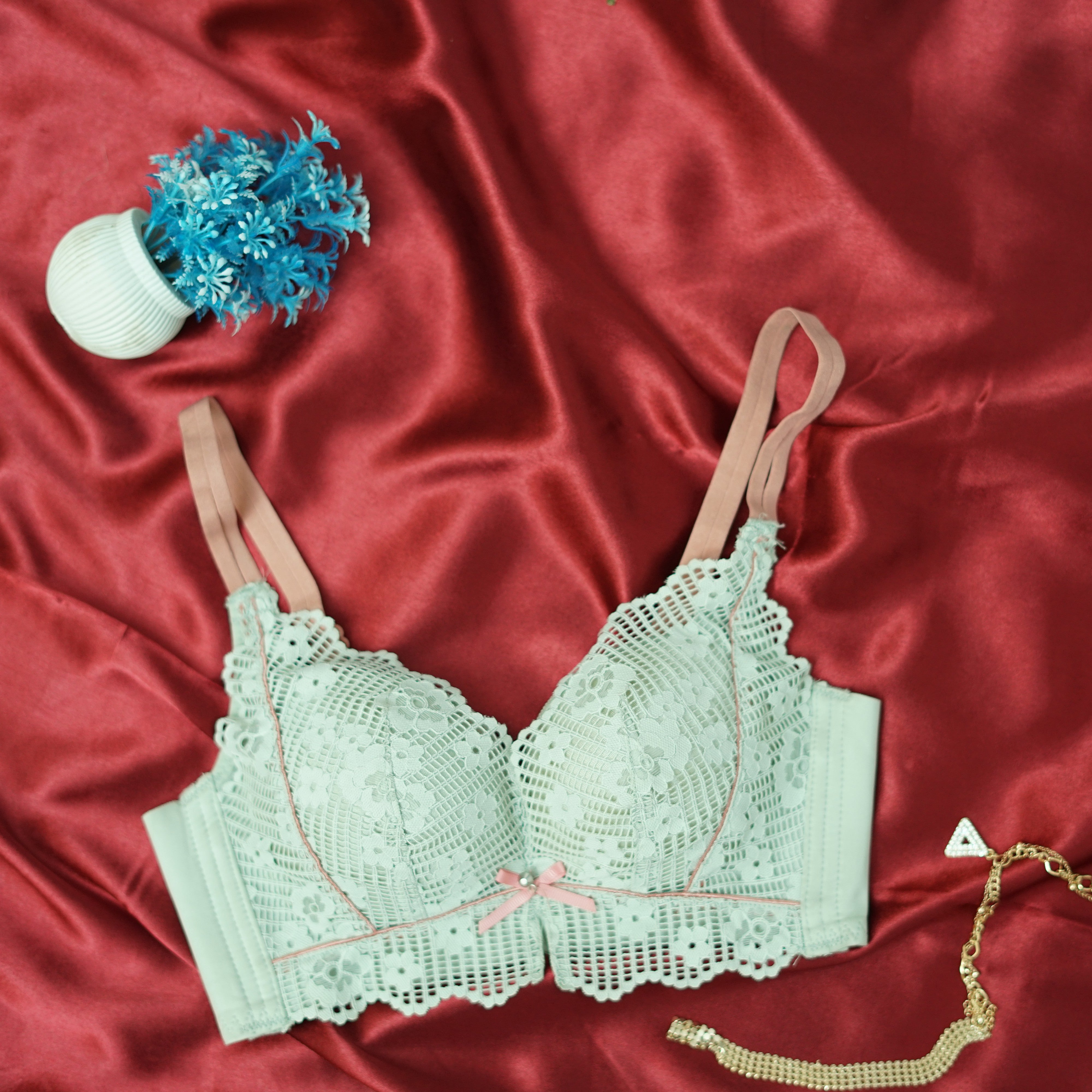 Elegant White Lace Bra – Comfortable, Stylish & Perfect for Daily Wear